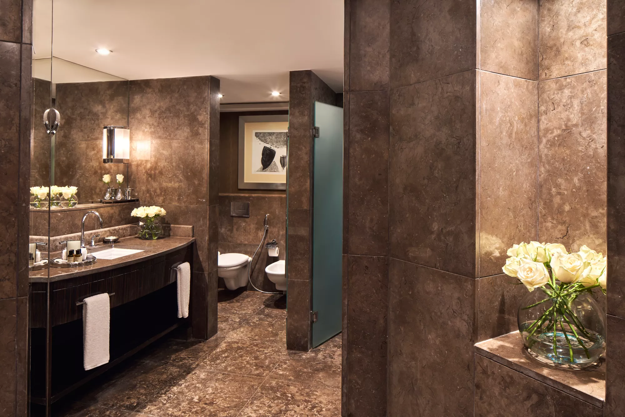Fairmont Gold Signature Room bathroom