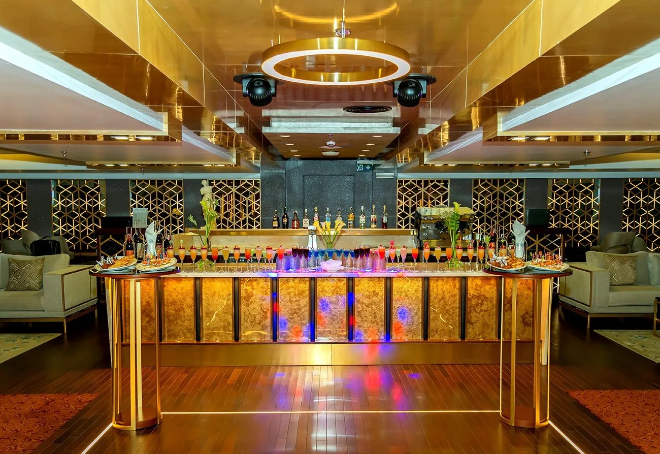 Lounge bar on the Sonesta Sun Goddess
