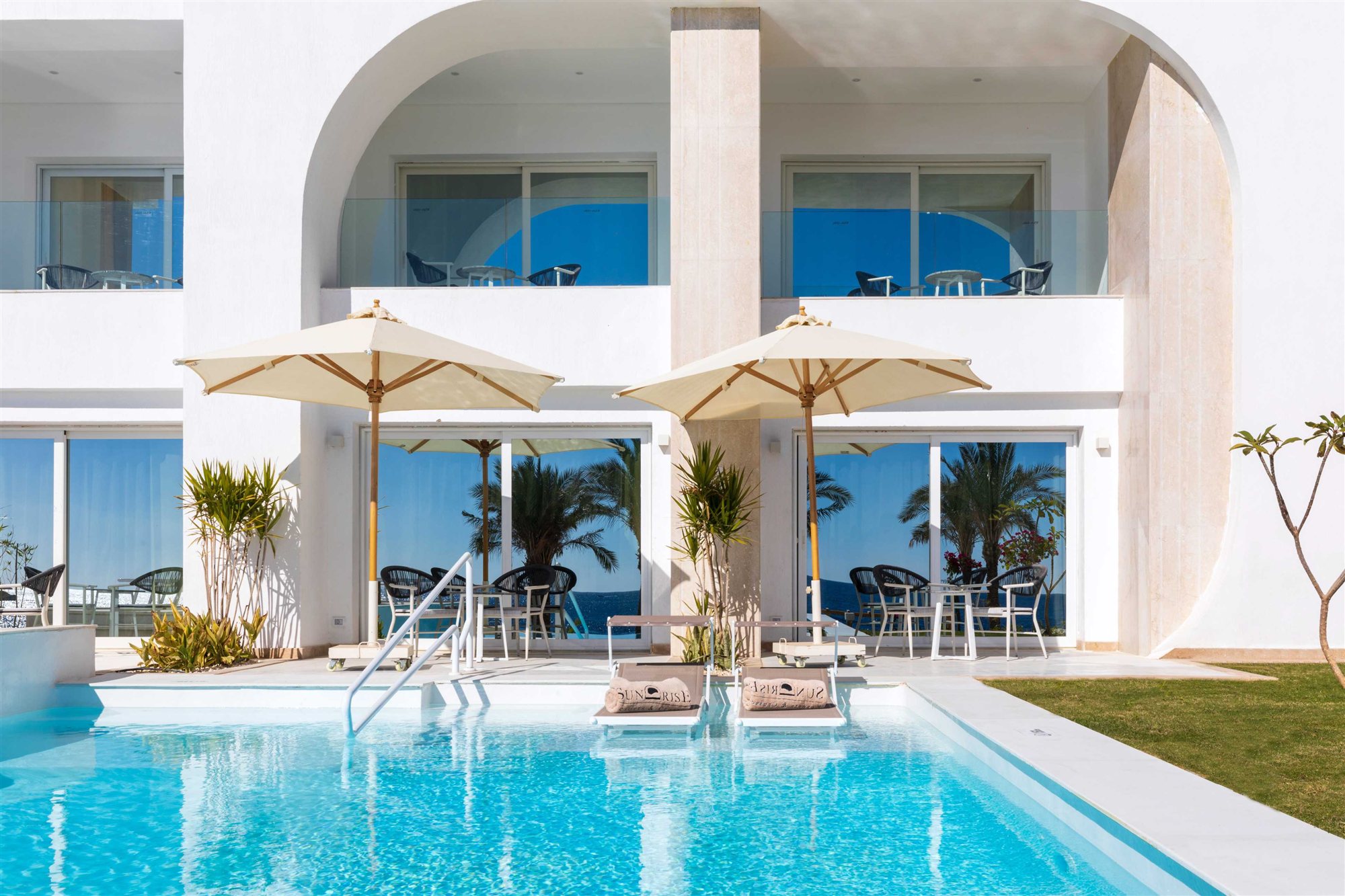 Junior Swim-Up Suite terrace